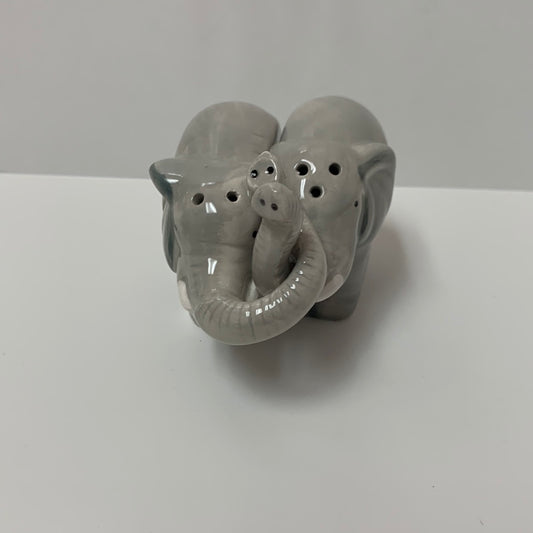 Elephant Salt & Pepper Set