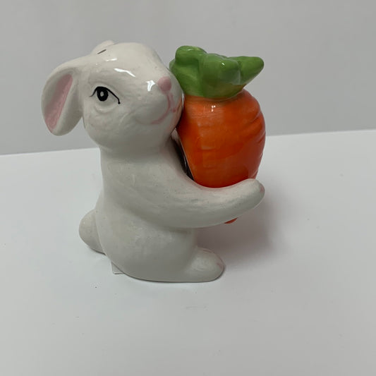 Bunny & Carrot Salt & Pepper Set